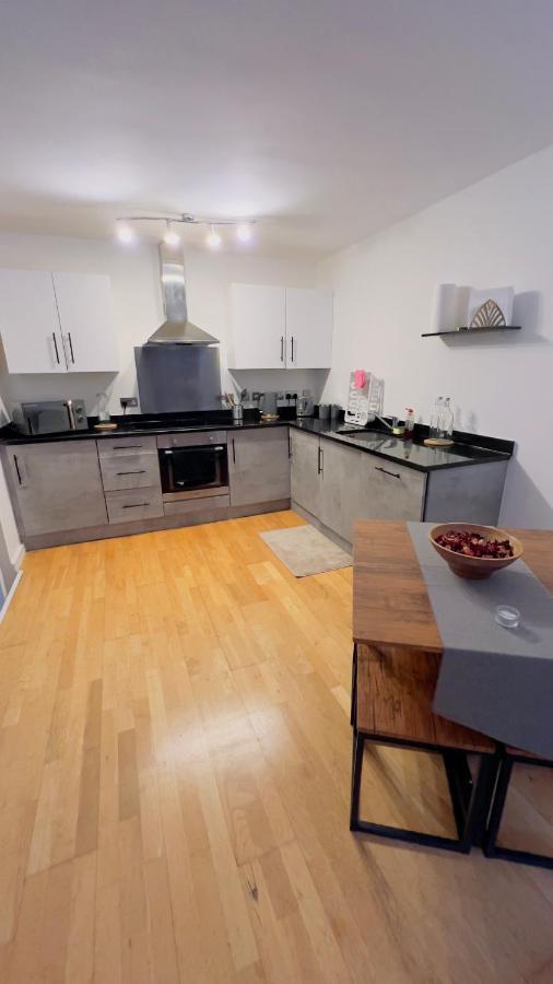 Charming 1-Bedroom Apartment In Woolwich ลอนดอน ภายนอก รูปภาพ