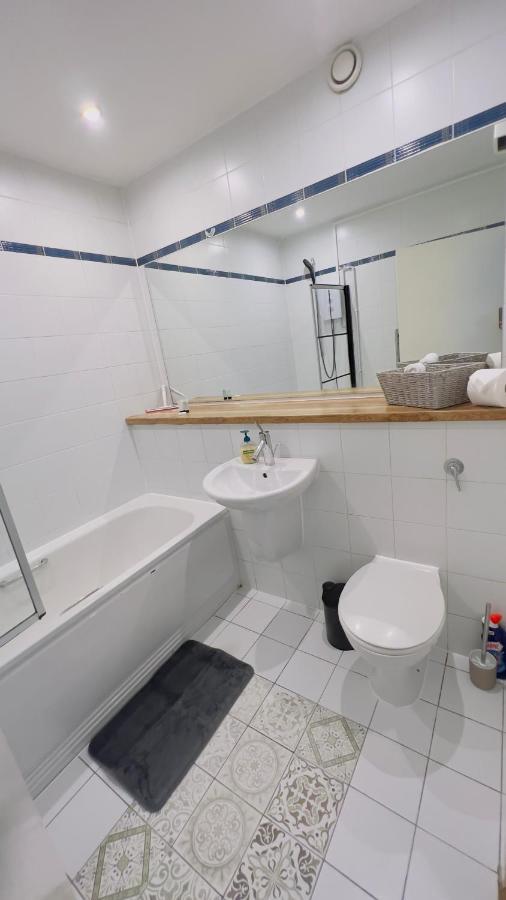 Charming 1-Bedroom Apartment In Woolwich ลอนดอน ภายนอก รูปภาพ